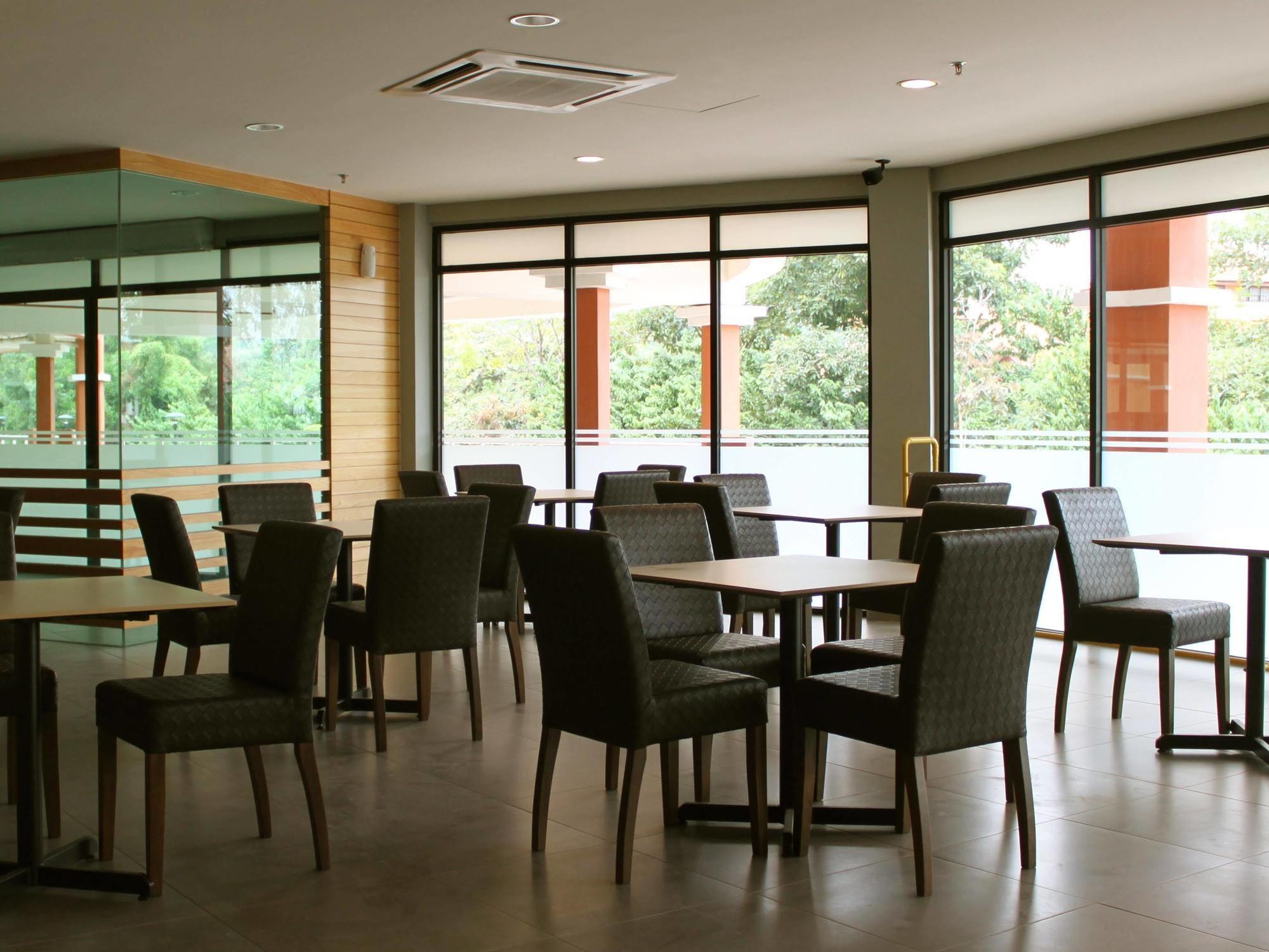 שאה אלאם Roof Garden Hotel מראה חיצוני תמונה